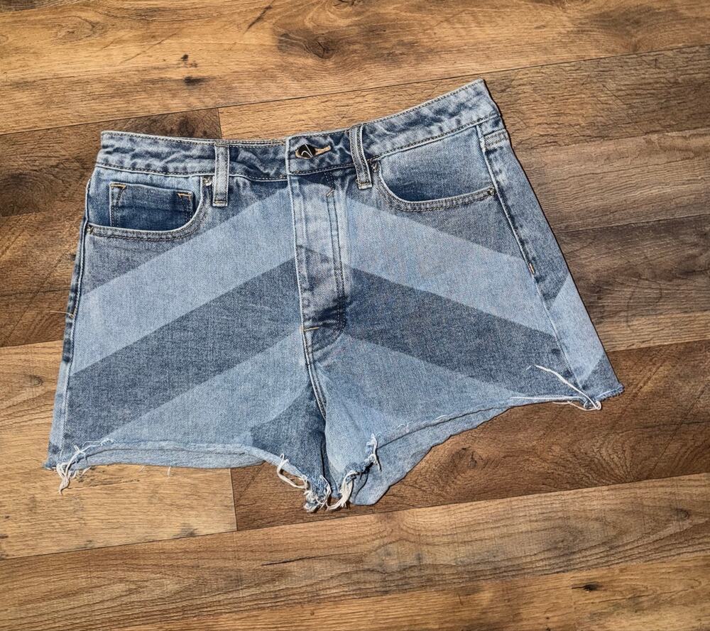 Vigoss Chevron women’s button closure raw hem blue jeans shorts